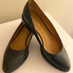 Naturalizer Black Low Heel Women's Shoe - US 7.5